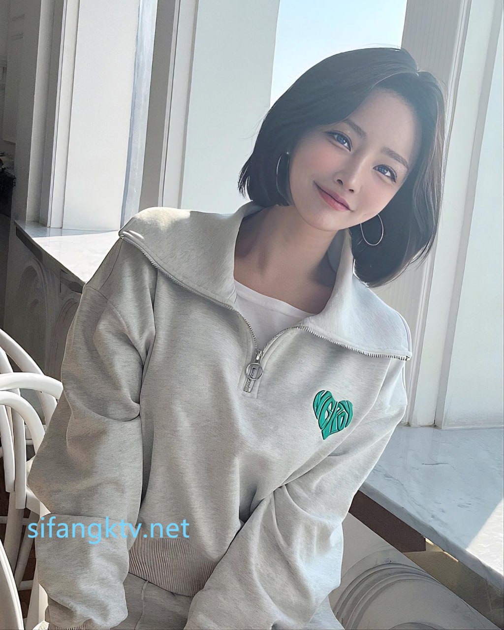 有点脑残的九零后广州靓妹和闺蜜收费房 颜值不错 身体白皙很嫩